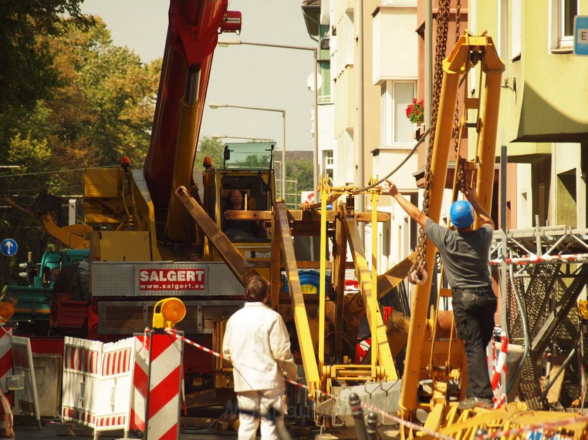 Baukran umgestuerzt Koeln Suelz Suelzguertel P193.JPG